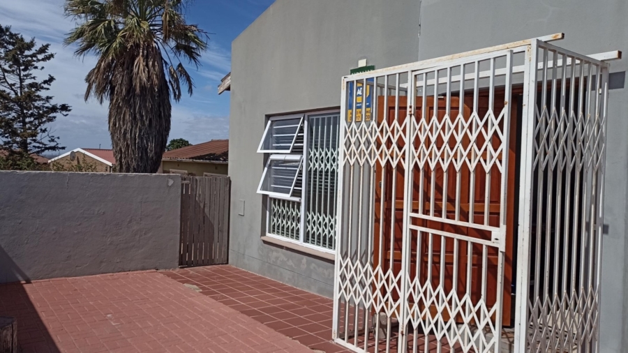 3 Bedroom Property for Sale in Louwville Western Cape